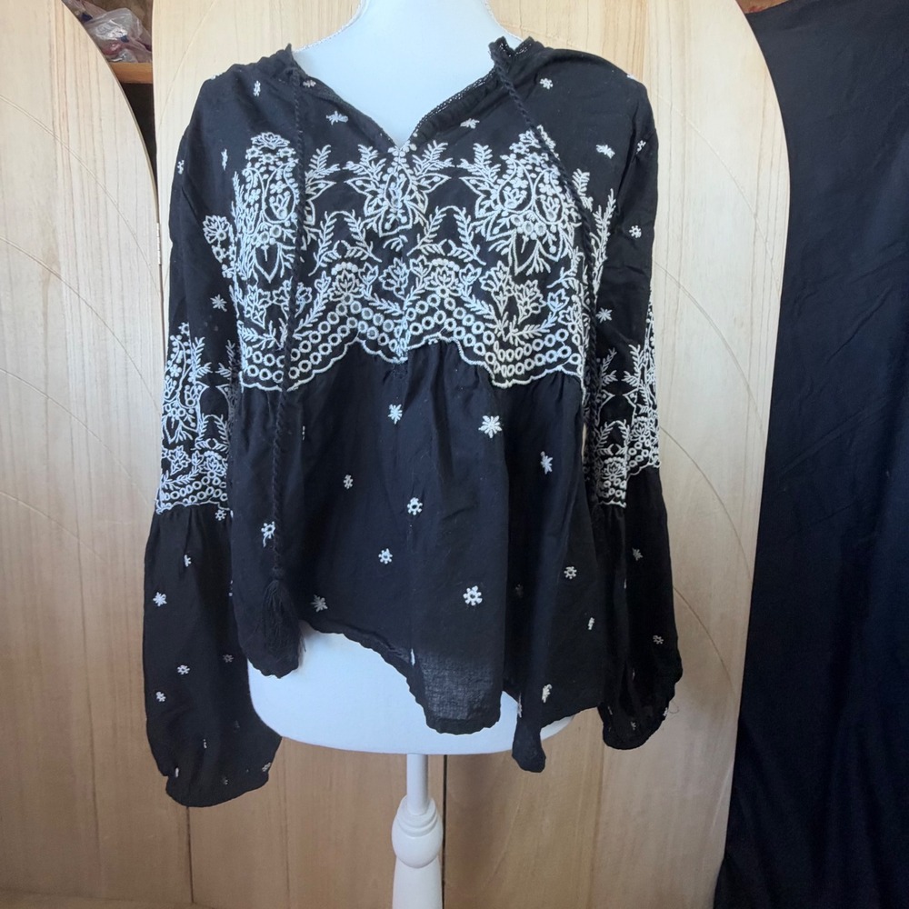 Jennifer & Grace Embroidered Peasant Top L Black Boho Tassel Babydoll Casual